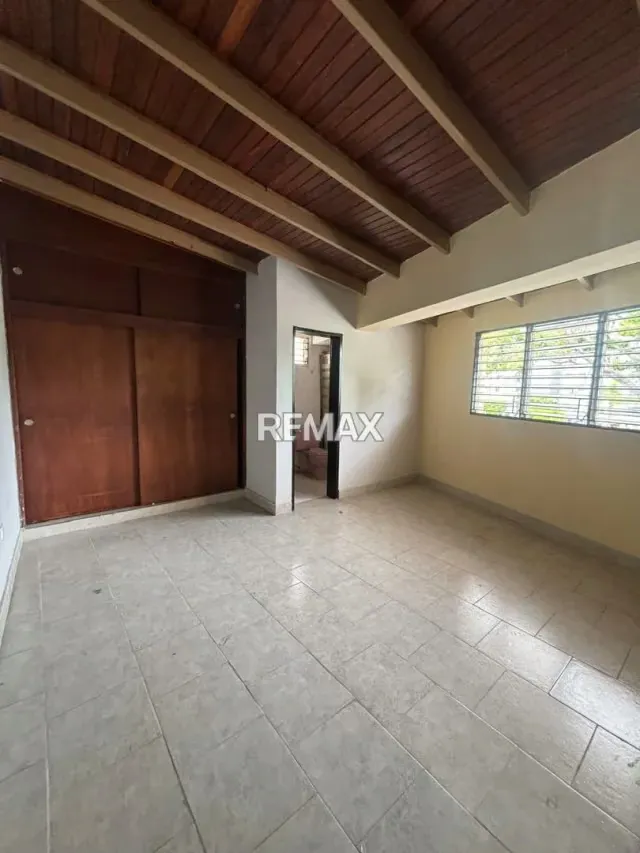 En Venta Edificio Comercial en una de las zonas más cotizadas del este de la ciudad a pocos metros del hotel Jirahara - 12