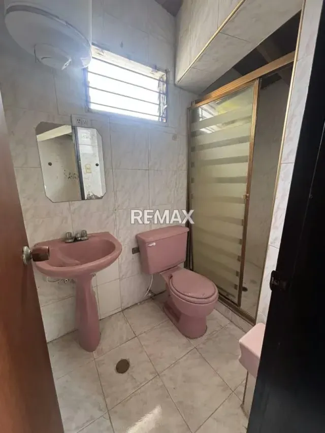 En Venta Edificio Comercial en una de las zonas más cotizadas del este de la ciudad a pocos metros del hotel Jirahara - 6