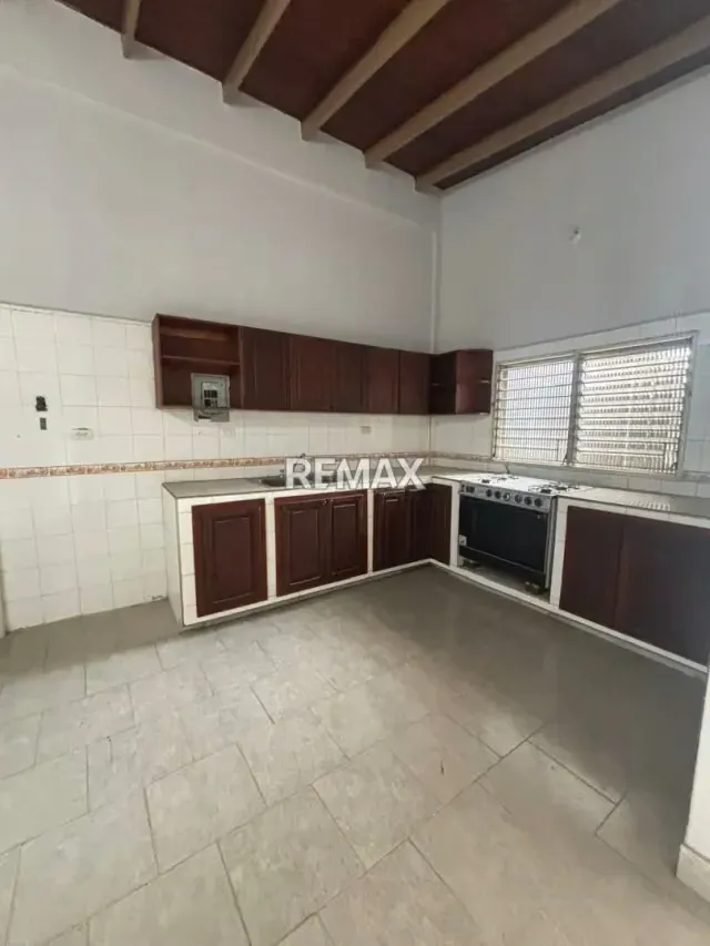 En Venta Edificio Comercial en una de las zonas más cotizadas del este de la ciudad a pocos metros del hotel Jirahara - 10