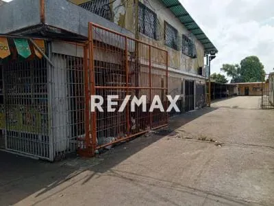 Se ofrece en Venta Terreno Ubicado en la Av. Bicentenario diagonal al Liceo Isnardi - 2