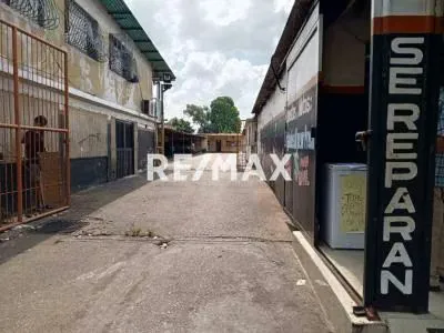 Se ofrece en Venta Terreno Ubicado en la Av. Bicentenario diagonal al Liceo Isnardi - 3