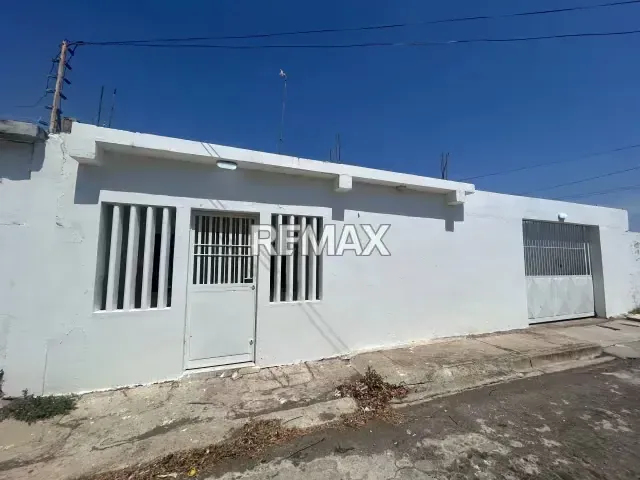 Casa en venta ubicada en la ciudad jardín de Judibana