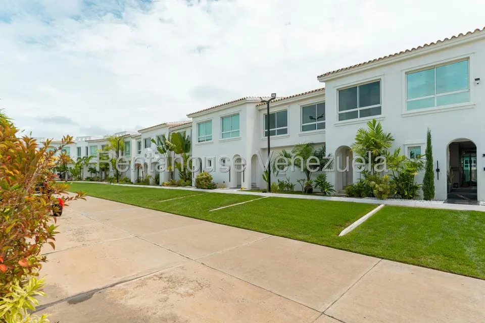 Casa (Duplex) en Venta en Puerto Encantado, Miranda - 2