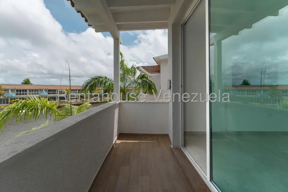 Casa (Duplex) en Venta en Puerto Encantado, Miranda - 36