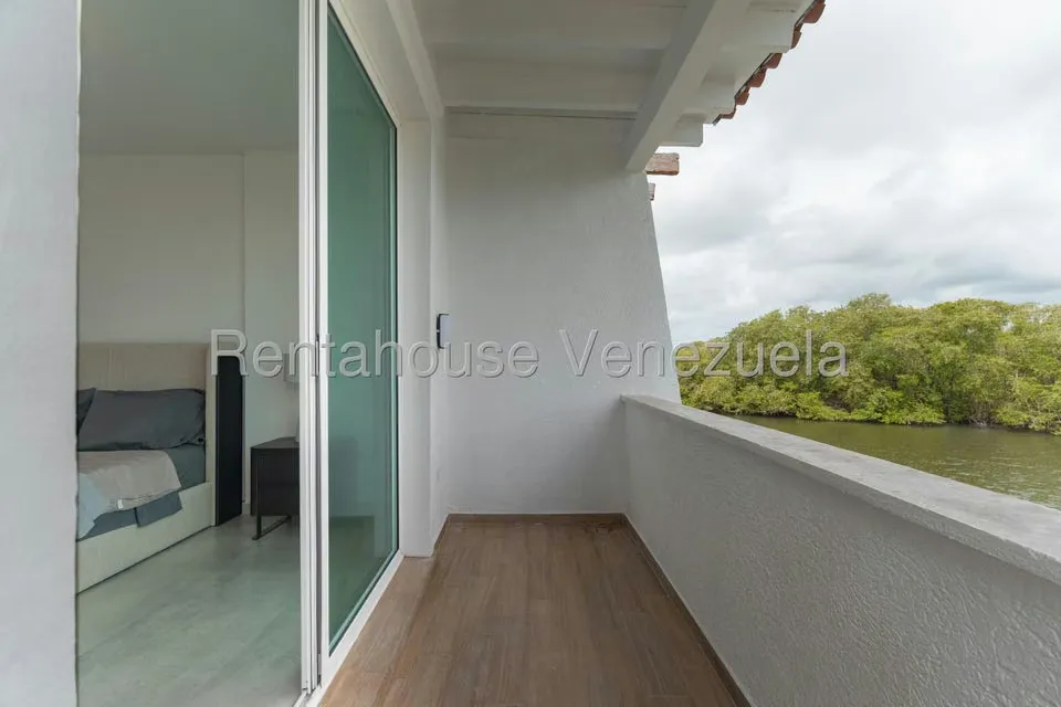 Casa (Duplex) en Venta en Puerto Encantado, Miranda - 40