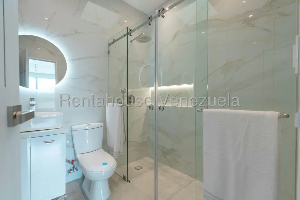 Casa (Duplex) en Venta en Puerto Encantado, Miranda - 42