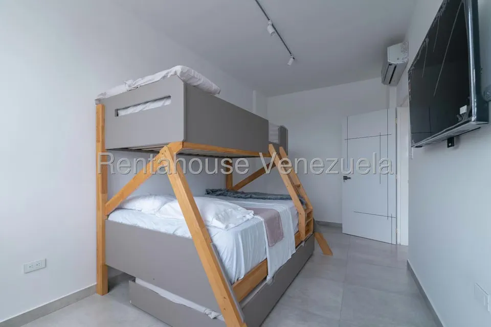 Casa (Duplex) en Venta en Puerto Encantado, Miranda - 48
