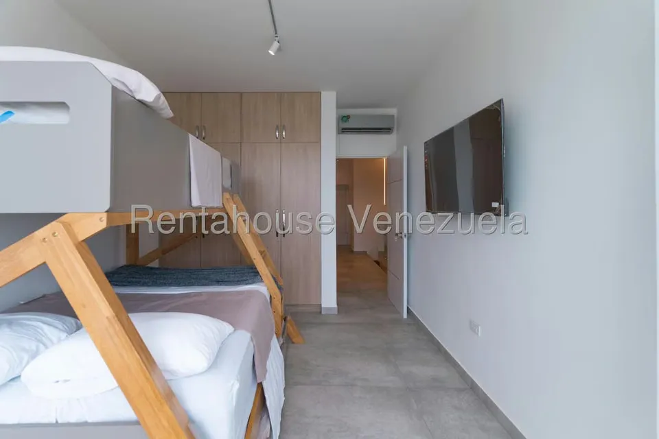 Casa (Duplex) en Venta en Puerto Encantado, Miranda - 56