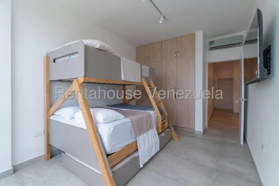 Casa (Duplex) en Venta en Puerto Encantado, Miranda - 57