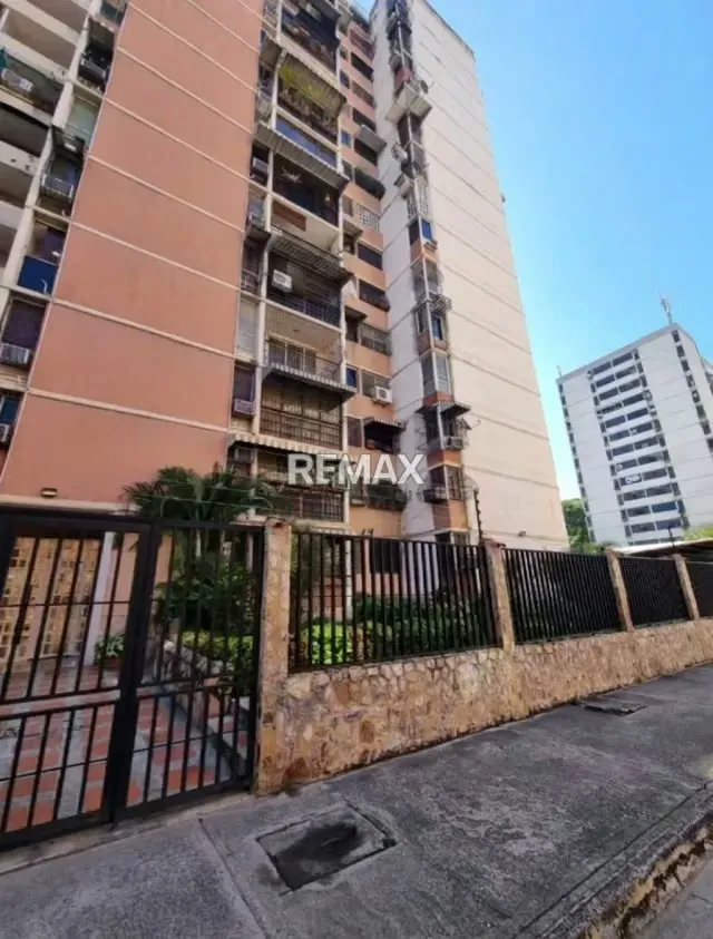 Este impecable apartamento en venta combina comodidad y una ubicación privilegiada..! - 13