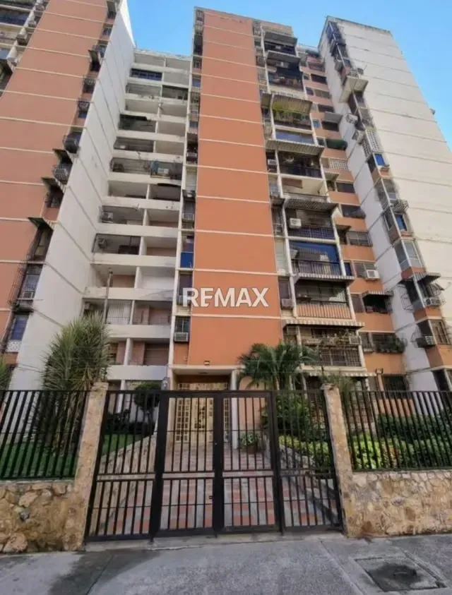 Este impecable apartamento en venta combina comodidad y una ubicación privilegiada..! - 14