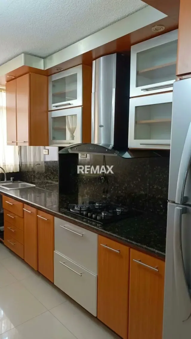 Este impecable apartamento en venta combina comodidad y una ubicación privilegiada..! - 3