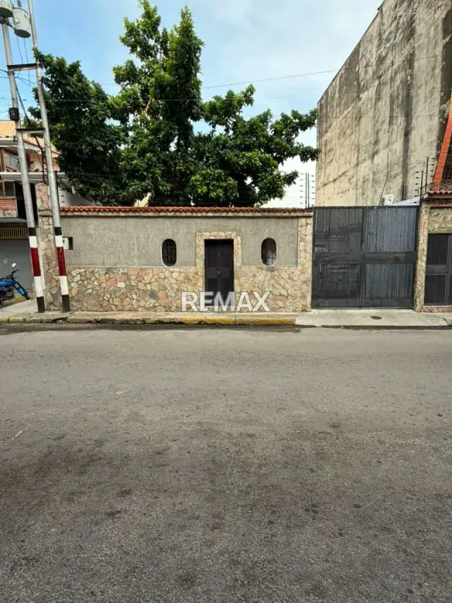 EN VENTA CASA PARA DESARROLLO COMERCIAL