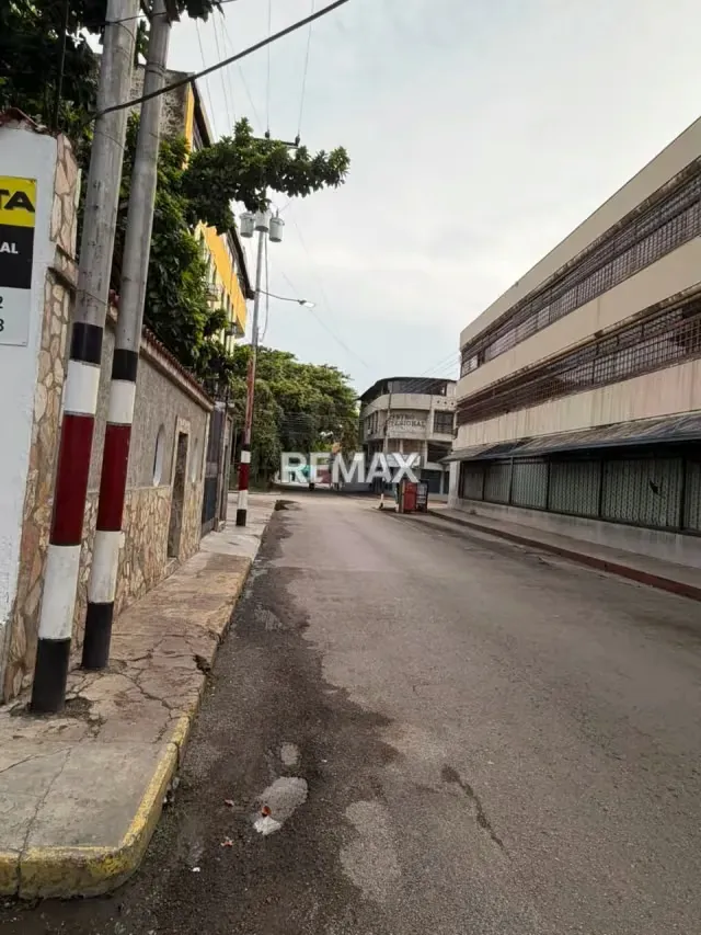EN VENTA CASA PARA DESARROLLO COMERCIAL - 3