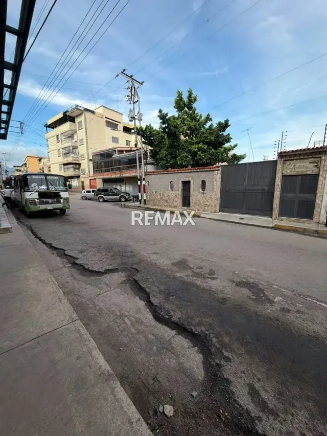 EN VENTA CASA PARA DESARROLLO COMERCIAL - 5