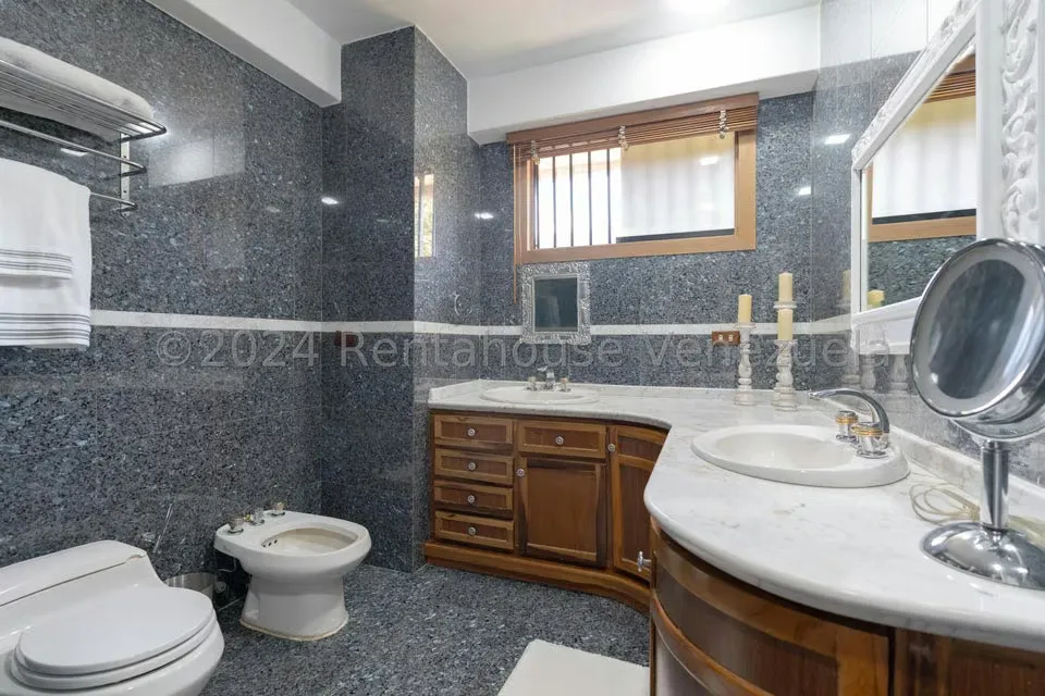 Apartamento (1 Nivel) en Venta en Colinas del Tamanaco, Distrito Metropolitano - 28