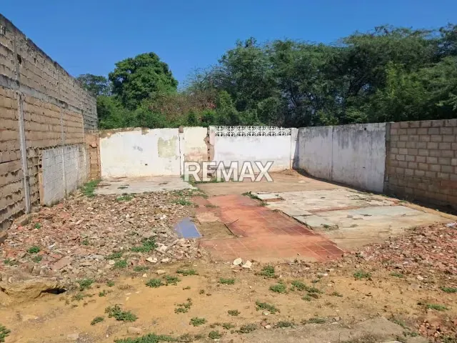 TERRENO CON LOCAL COMERCIAL URBANIZACIÓN LA ROTARÍA - 10