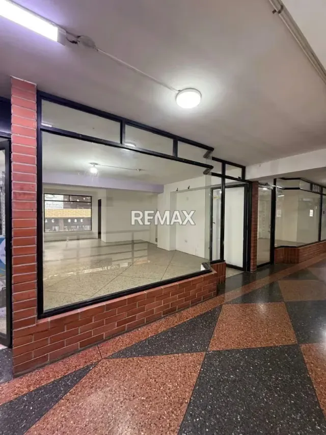 LOCAL COMERCIAL EN ALQUILER N 42 EN EL CENTRO COMERCIAL GUARAUNO