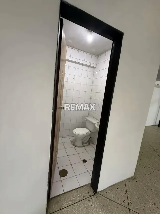 LOCAL COMERCIAL EN ALQUILER N 42 EN EL CENTRO COMERCIAL GUARAUNO - 5