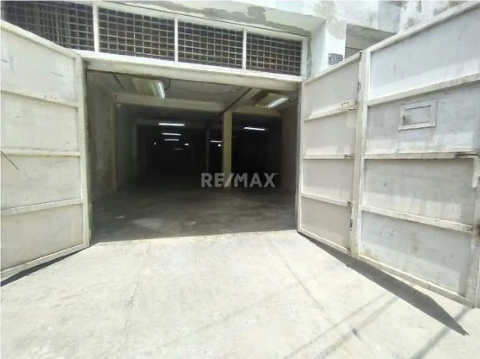 Venta de galpón en Catia 3000m2. - 11