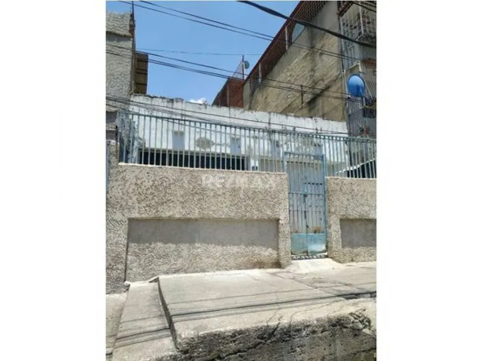 Venta de galpón en Catia 3000m2. - 3