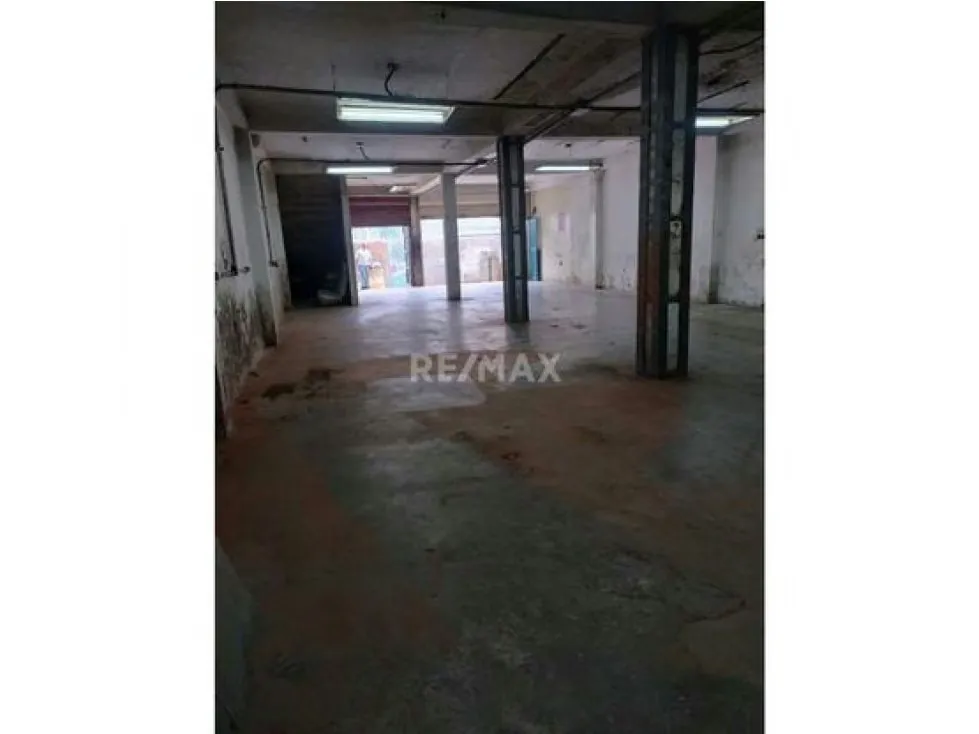 Venta de galpón en Catia 3000m2. - 8