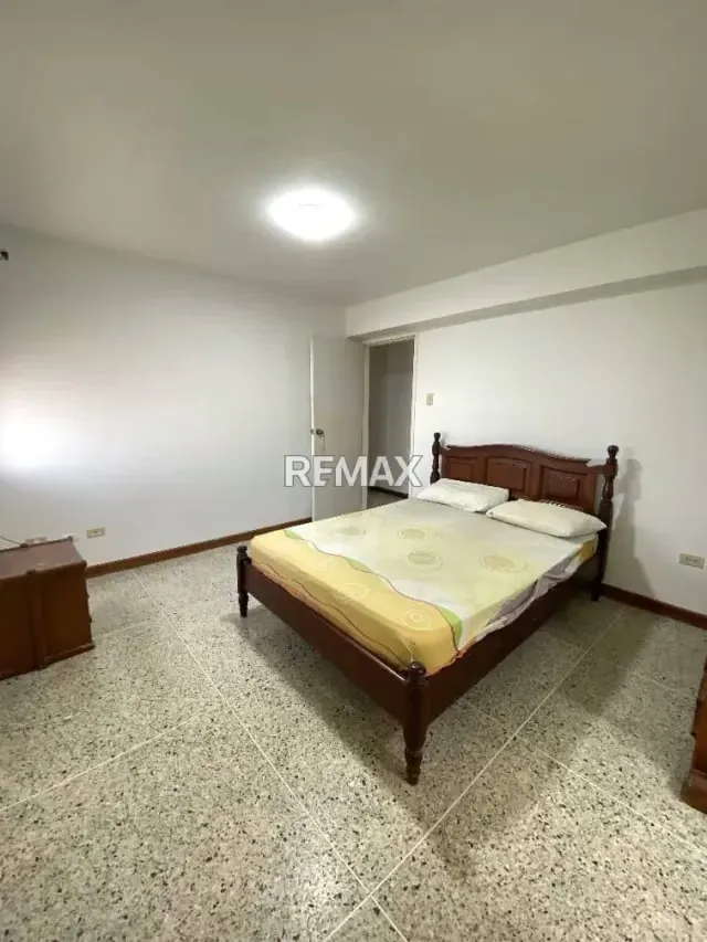 Apartamento en Alquiler Urb. La Paragua, Edificio Caicara 1 - 4