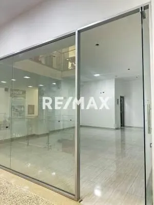 Se Alquila Local Comercial en el Centro Comercial Multiplazas Local #12 - 2