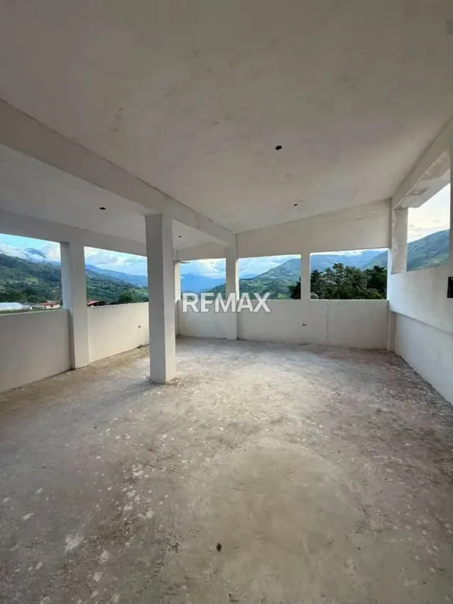 Amplia y bella Propiedad en Venta, Ubicado en Residencias Mi Jardín, Bocono Estado Trujillo - 4