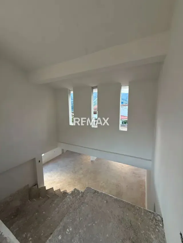 Amplia y bella Propiedad en Venta, Ubicado en Residencias Mi Jardín, Bocono Estado Trujillo - 5