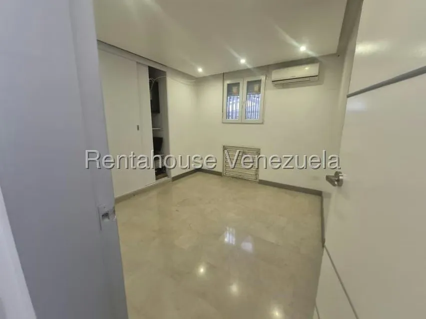 Apartamento (Planta Baja) en Venta en La Boyera, Distrito Metropolitano - 41