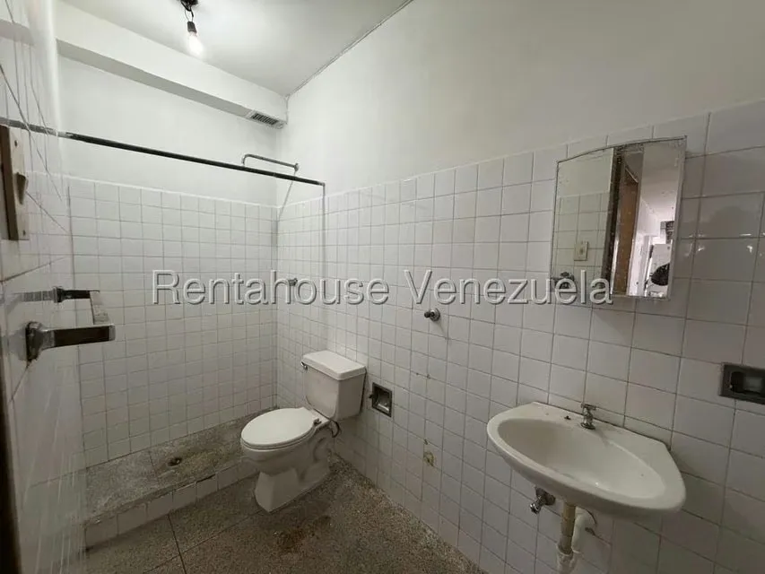 Casa (Multipes Niveles) en Alquiler en Catia, Distrito Metropolitano - 28