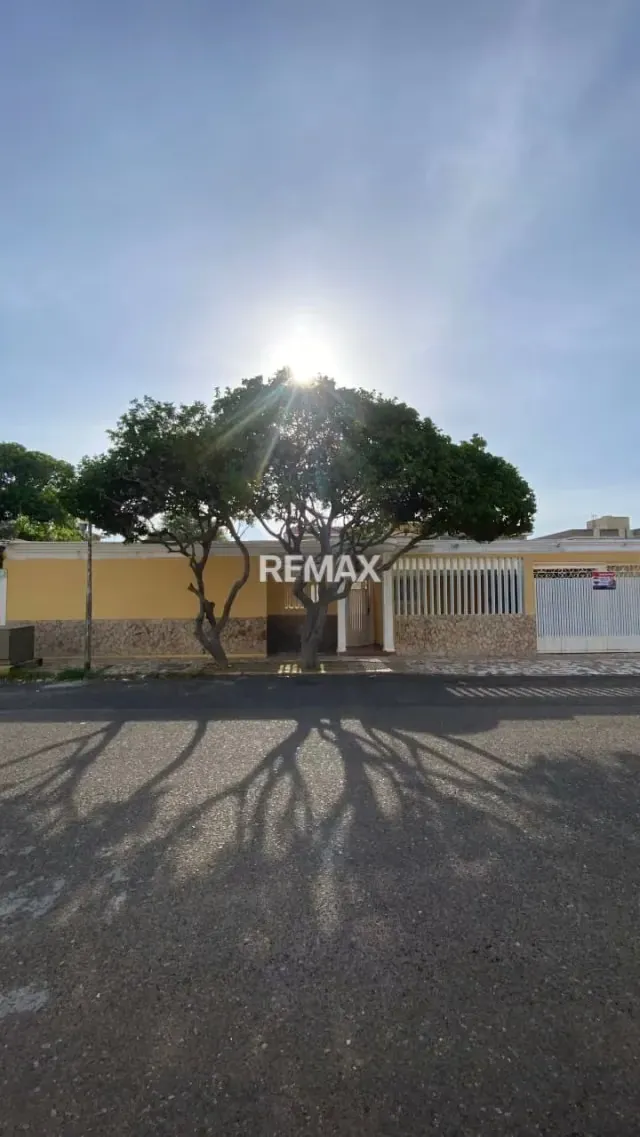 CASA-QUINTA EN VENTA URB. CANTA CLARO