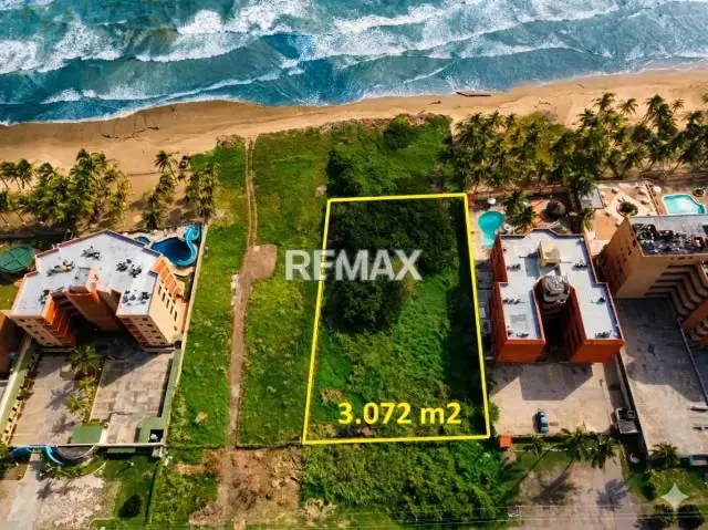Vende Terreno En Tucacas. Ubicado Frente Hotel Hesperia, Frente Al Mar - 2