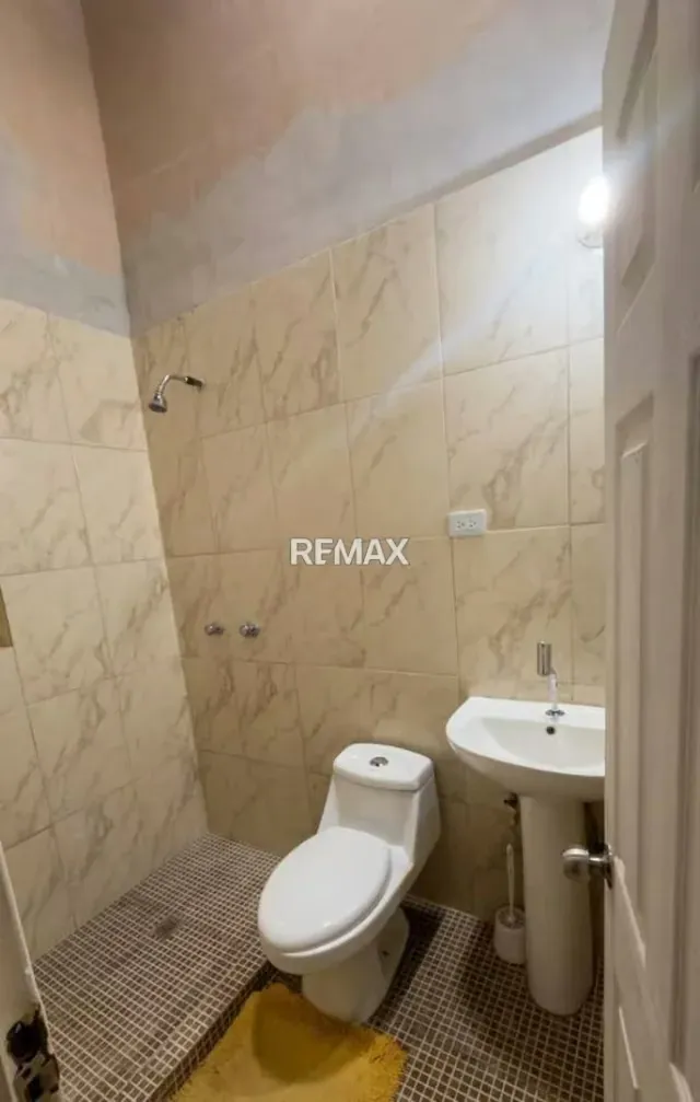 En Venta Casa en Urbanización Valle de Luna, Tipuro - 3