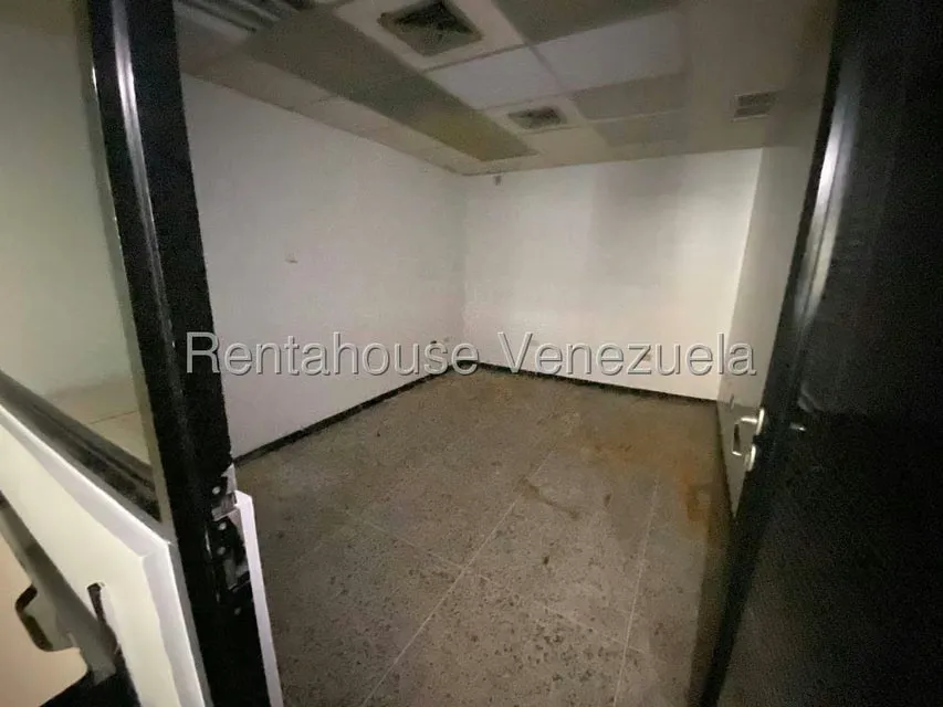 Local Comercial en Alquiler en Avenida El Milagro, Zulia - 2