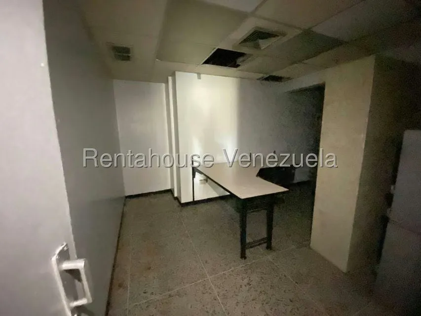 Local Comercial en Alquiler en Avenida El Milagro, Zulia - 4