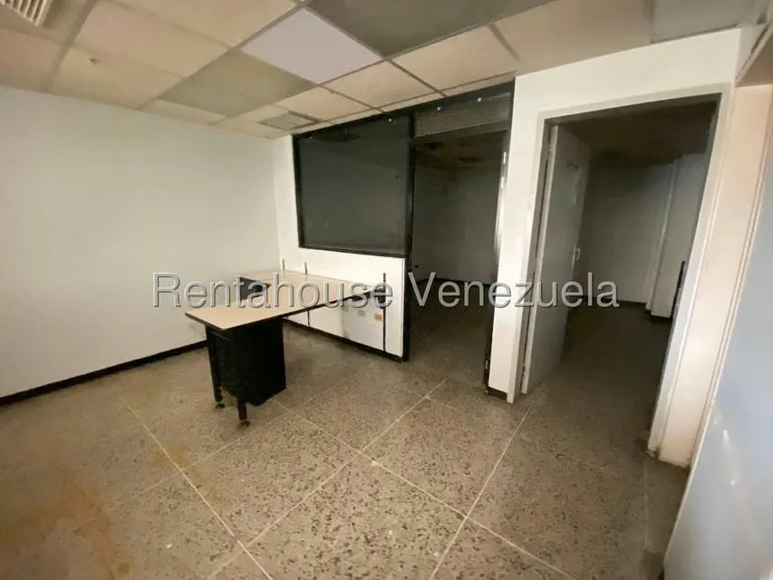 Local Comercial en Alquiler en Avenida El Milagro, Zulia - 6