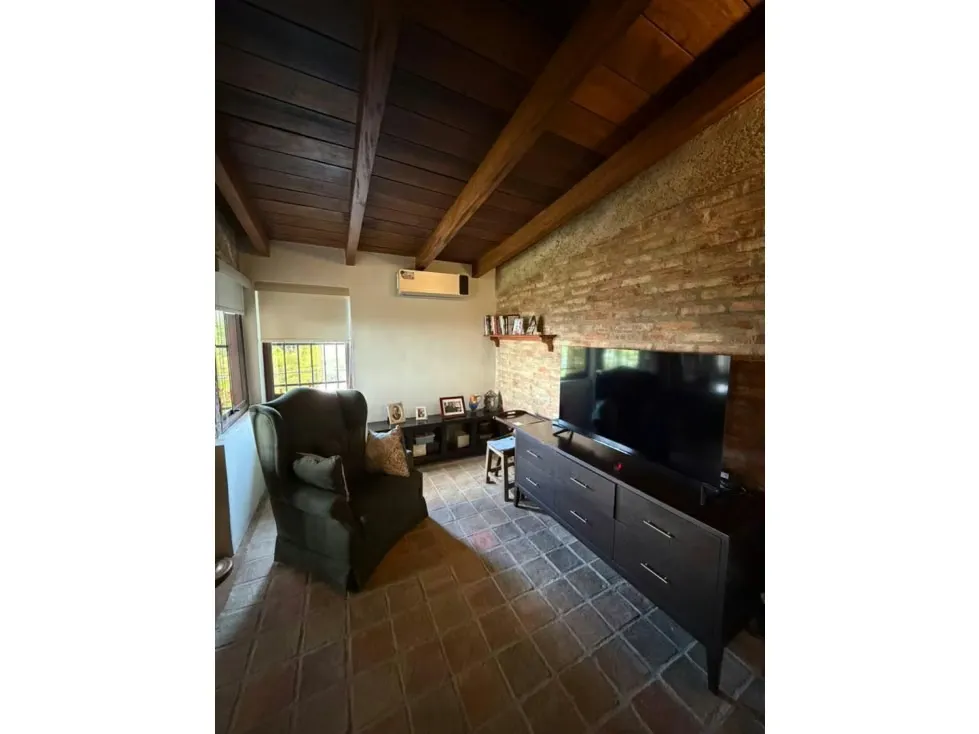Se vende casa 400m2 Oripoto 4730 - 7