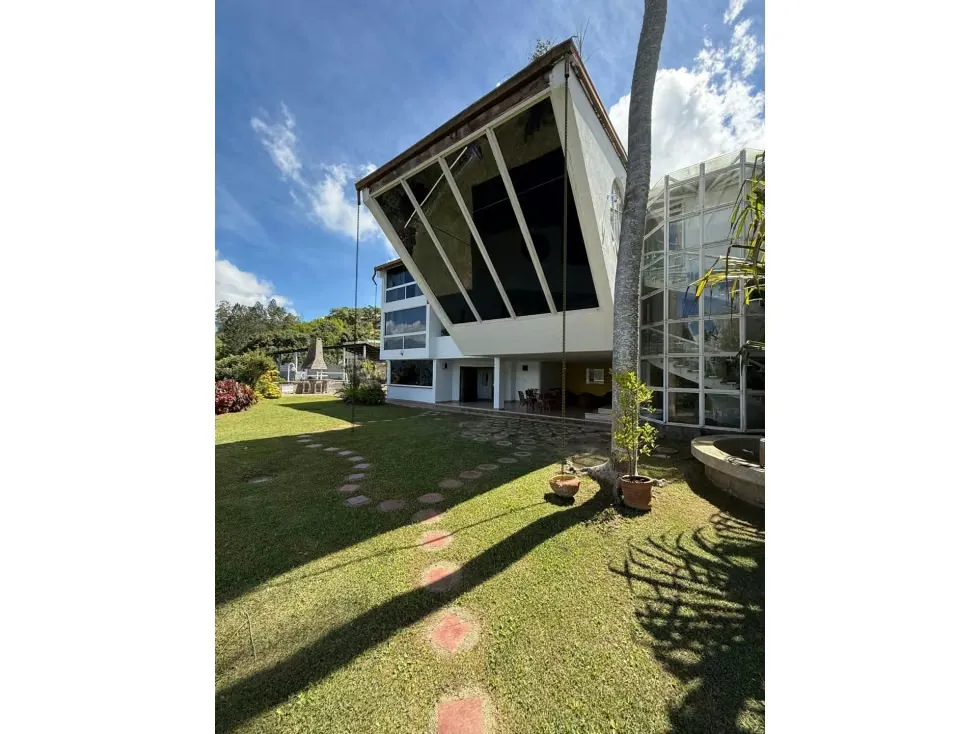 SE VENDE CASA EN LOS NARANJOS