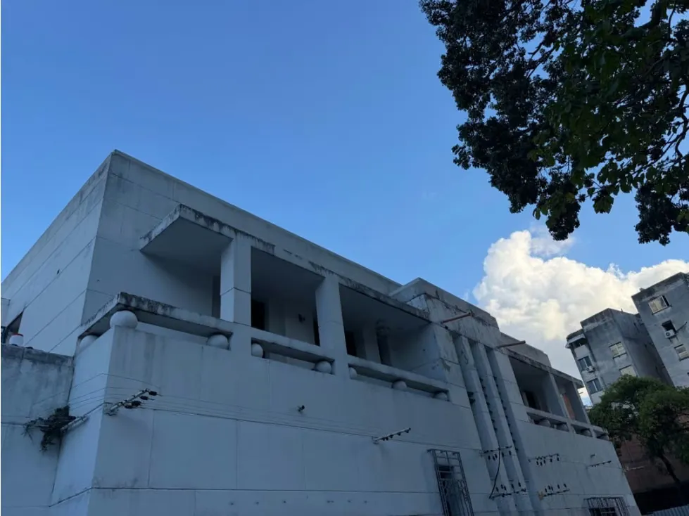 Vendo fondo de comercio 850m2 Las Palmas 8838 - 23