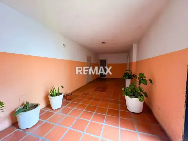 Apartamento para remodelar en venta en Residencias El Pinar, Maracaibo - 2