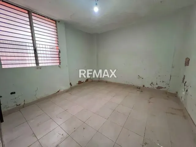 Apartamento para remodelar en venta en Residencias El Pinar, Maracaibo - 4