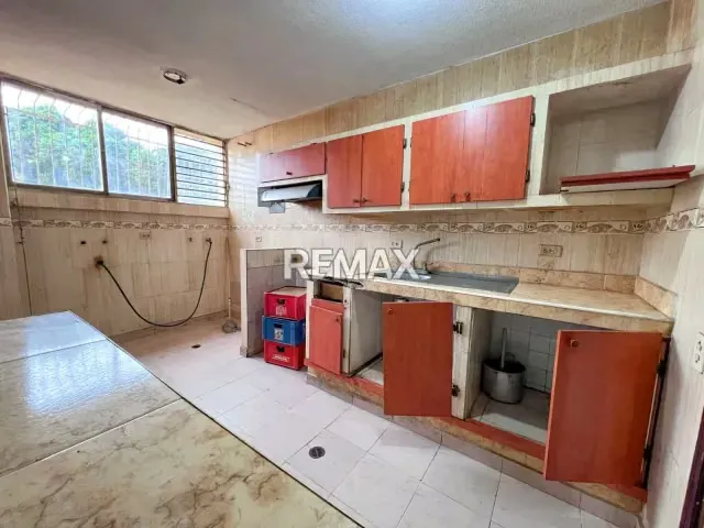 Apartamento para remodelar en venta en Residencias El Pinar, Maracaibo - 6