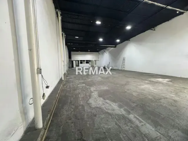 Se Vende Galpón en la Avenida Bolivar Oeste - 2