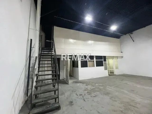 Se Vende Galpón en la Avenida Bolivar Oeste - 4
