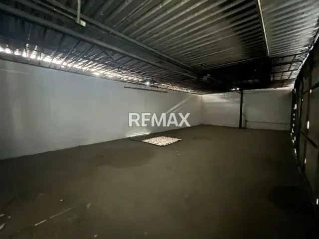Se Vende Galpón en la Avenida Bolivar Oeste - 9