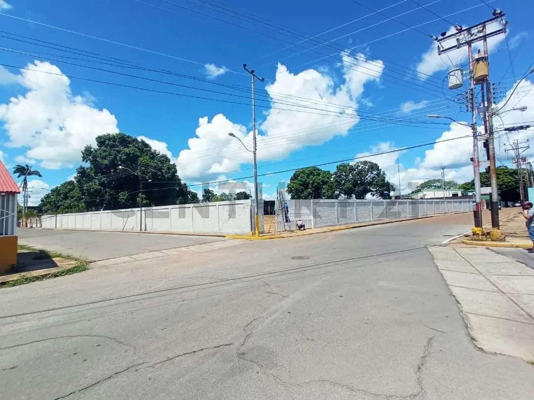 Galpon con terreno en venta en la calle apure ideal para empresas - 2
