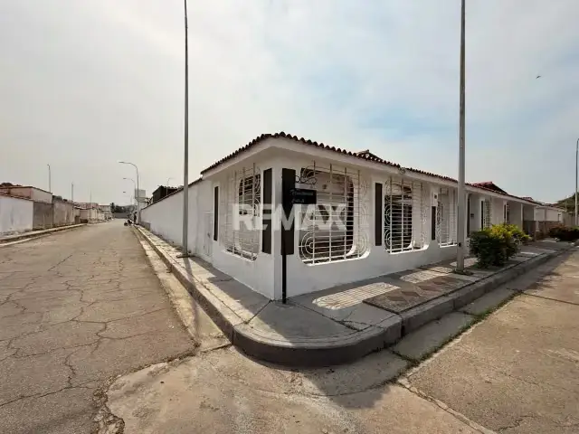 ESPECTACULAR CASA EN LA URBANIZACION DON JUAN