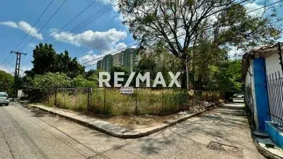 Se vende terreno comercial en Urb. Kerdell a media cuadra de la Av. Bolivar 1.400m2